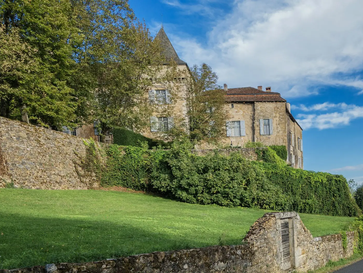 Maison en pierre avec jardin dans la vallée du Célé, dans le Lot